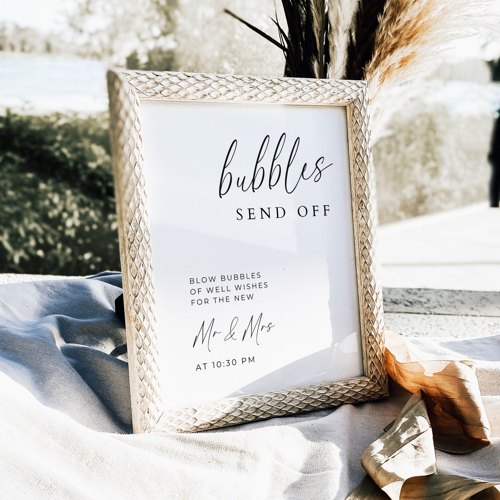 Wedding Bubble Send Off Sign Customizable, Minimal Newlyweds Farewell Signage Template, Elegant Wedding Reception Send Off for Bride & Groom